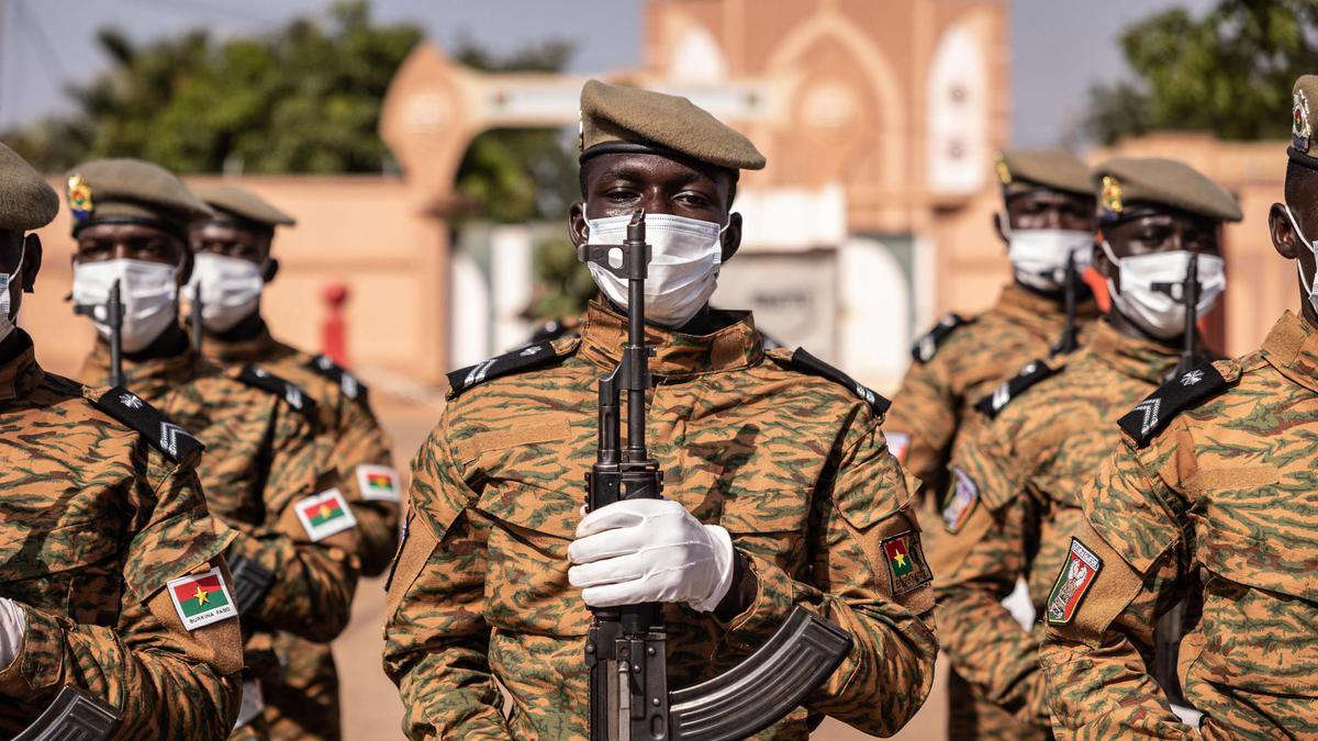 Burkina: les militaires renversent Damiba et placent Ibrahim Traoré