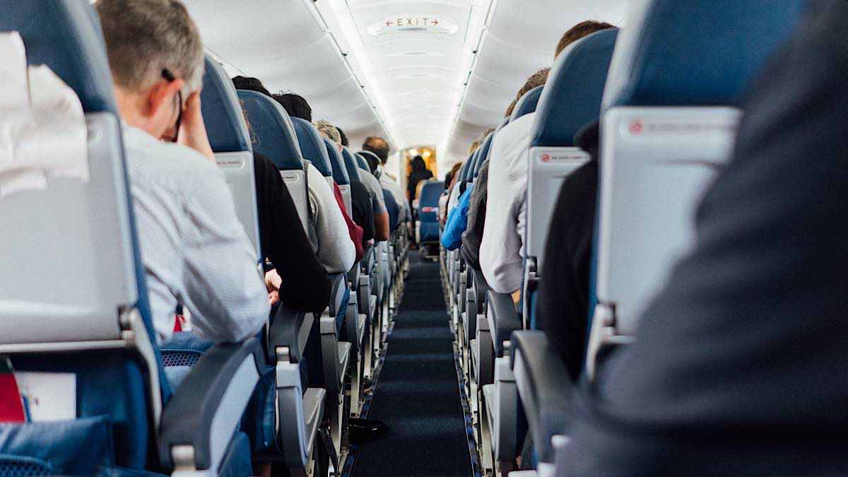En plein vol, un passager prend le contrôle d’un avion et sauve tout le monde